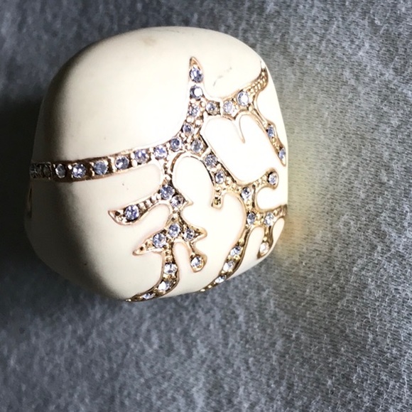 Italian Fashion Coral Design Ring (NWOT) - Picture 4 of 5